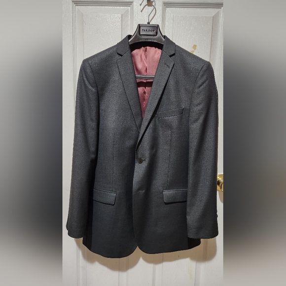 Men's Dark Gray Suit Ensemble - Picture 1 of 8